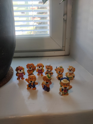 Kinder yllätysmuna leijona figuurit