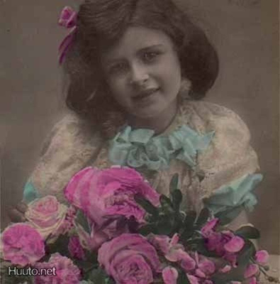 LAPSI / Lempeän kaunis tyttö ja ruusut. 1900-l.