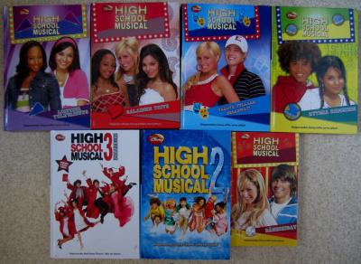 7 kpl HIGH SCHOOL MUSICAL kirjoja (Vajaan ½:n uuden hinnal)