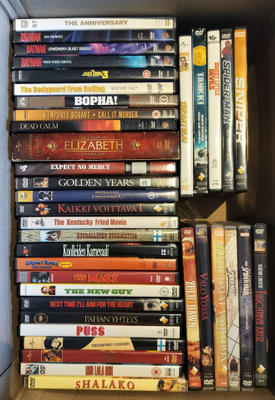 Pieni sekalainen dvd kasa