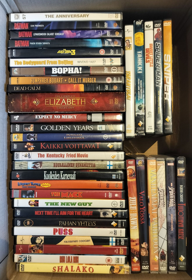 Pieni sekalainen dvd kasa
