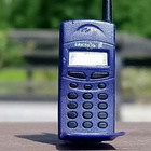 Ericsson 90 - Luvulta Puhelin pinssi. Avattava kansi. Halkai - pikkukuva 1