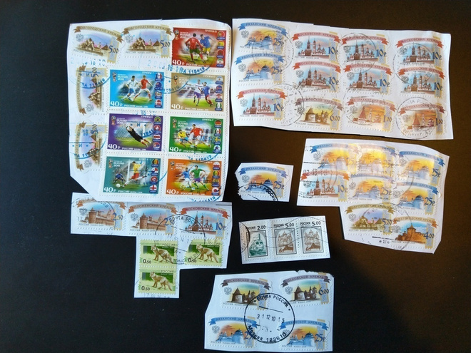 Venäläisiä postimerkkileikkeitä 10 g.