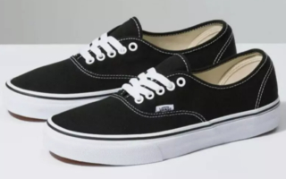 Vans Authentic Black/White Eri kokoja saatavilla