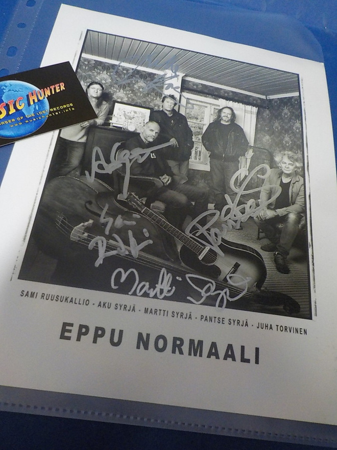 EPPU NORMAALI KUVA KOKO BÄNDIN NIMMAREILLA