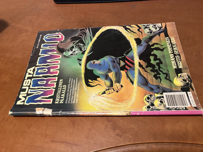 MUSTANAAMIO 22/1989