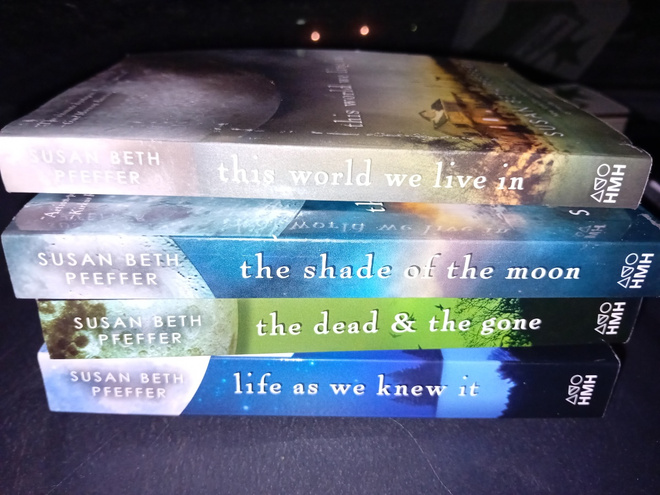 PFEFFER : LIFE AS WE KNEW IT SERIES 1-4 ( SIS POSTIKULU )