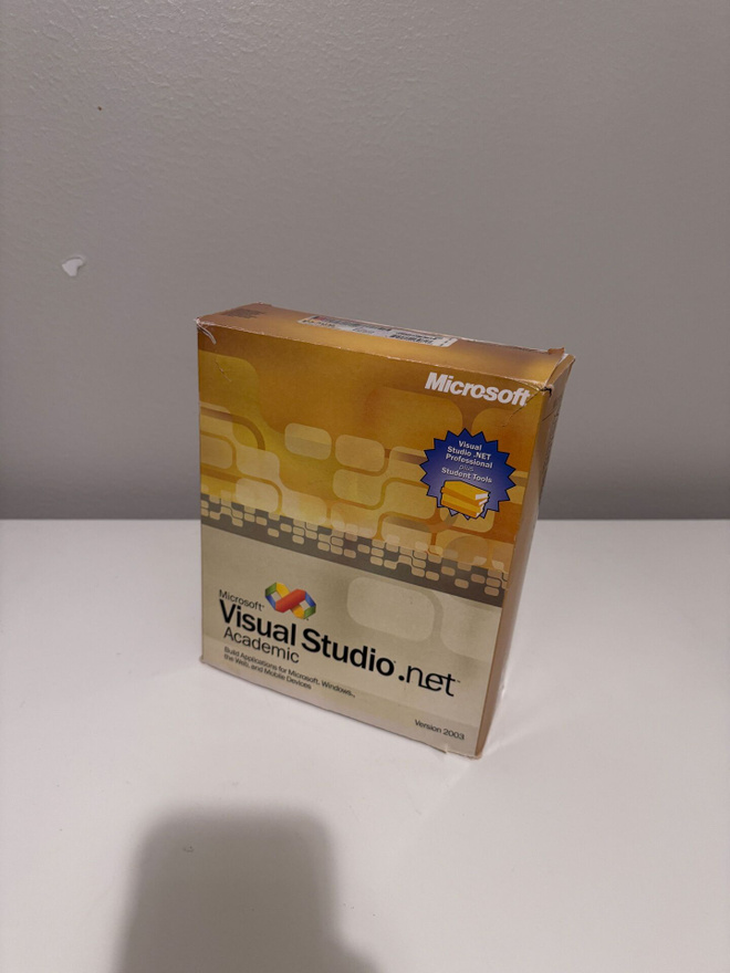 Microsoft Visual Studio .NET Academic 2003 iso laatikko