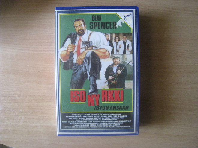 ISONYRKKI ASTUU ANSAAN  (bud spencer) VHS/FIX