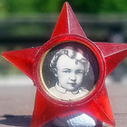 Huonompikuntoinen pinssi V.I. Lenin nuorena. - pikkukuva 1