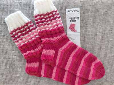 VILLASUKAT uudet 38-40 hienot & lämpimät 7-Velj.RAITA