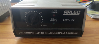 Arlec CB28-4 laturi ni-cd akuille