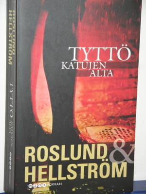 Roslund & Hellström : TYTTÖ KATUJEN ALTA