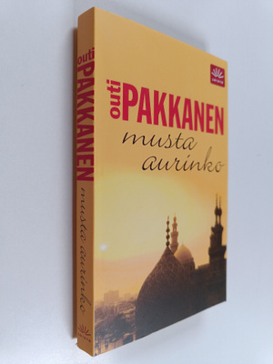 Outi Pakkanen : Musta aurinko : jännitysromaani