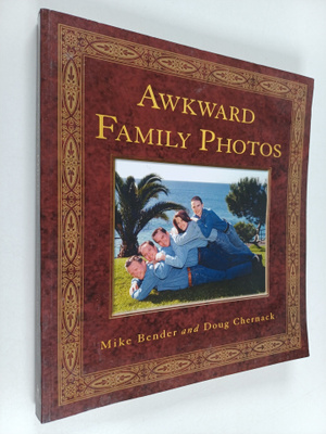 Mike Bender ym. : Awkward Family Photos