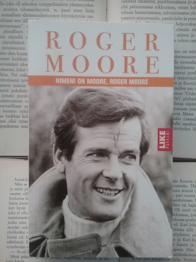 Roger Moore - Nimeni on Moore, Roger Moore (pokkari)