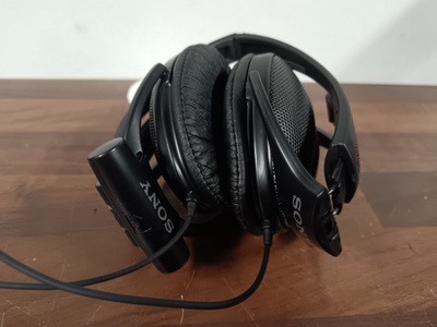 Sony MDR-NC20 langalliset vastamelukuulokkeet (wanhat)