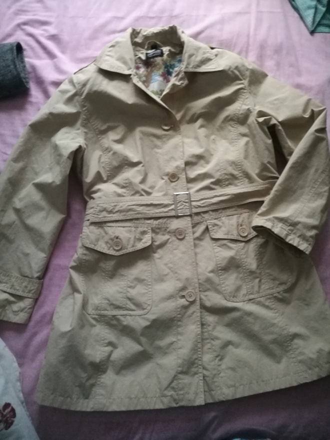 Premoda collection- kellertävän beige trenssi/popliitakki 44