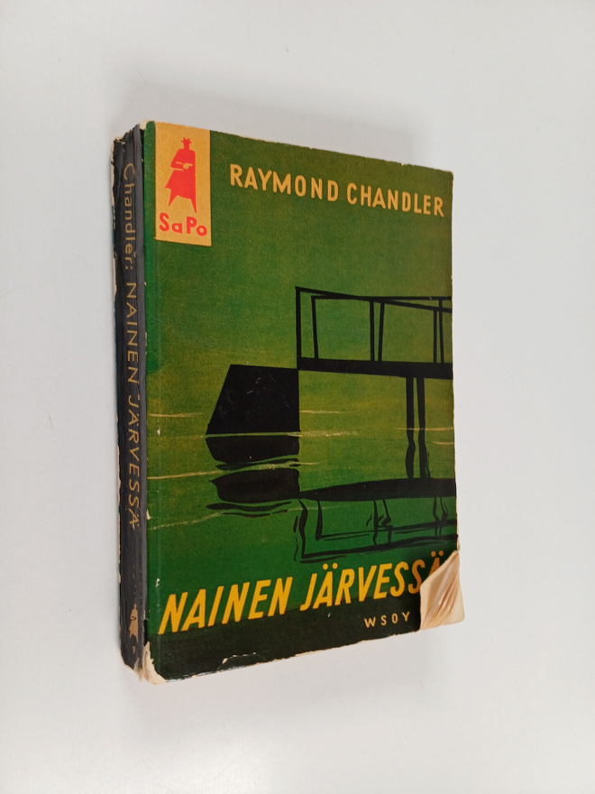 Raymond Chandler : Nainen järvessä