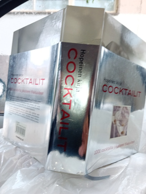 Hopeinen kirja COCKTAILIT ( SIS POSTIKULU )