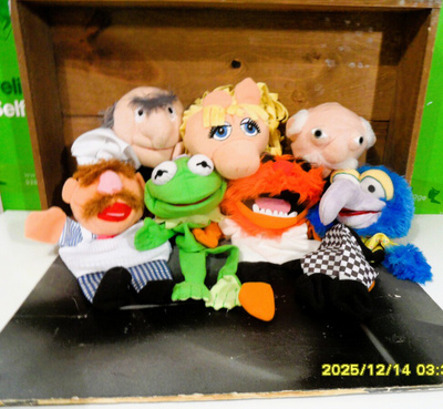 * HAUSKAT JA HYVÄT MUPPET SHOW KÄSINUKET / FIGUURIT 7 KPL *