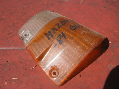 Mazda 323 -81 oikea vilkunlasi