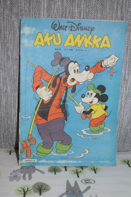 aku ankka lehti  1981 / 1982 valitse listalta.