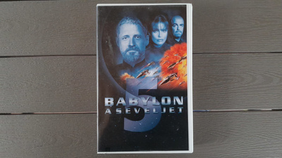 VHS: Babylon 5: Aseveljet / A Call To Arms (1998)