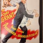 Arsenikkia ja Vanhoja Pitsejä (Cary Grant, Frank Capra) - pikkukuva 1