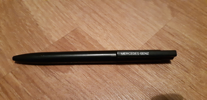Mercedes-Benz vanha kuivamustekynä