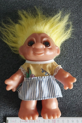 Trolli nro 140 : Dam trolli peikko keltaiset hiukset