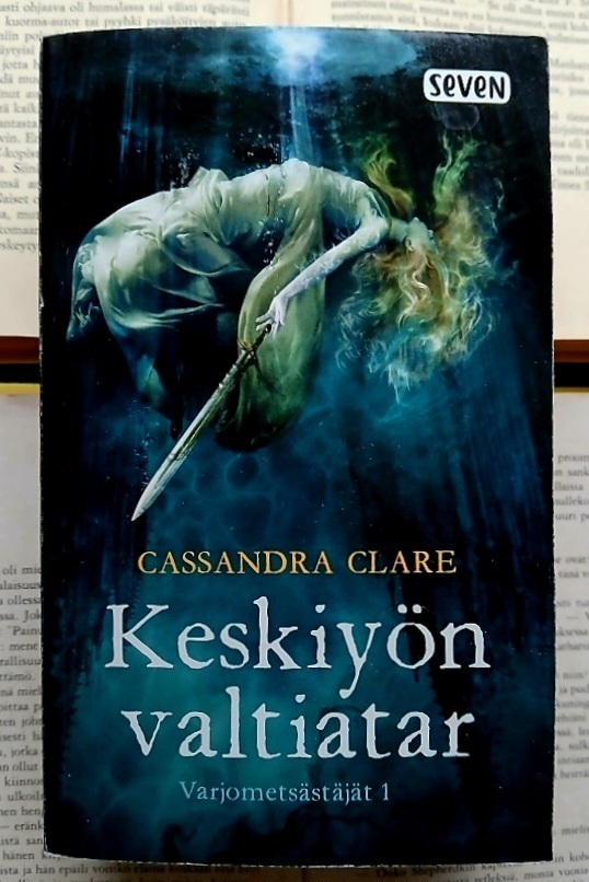 Cassandra Clare - Keskiyön valtiatar (pokkari)
