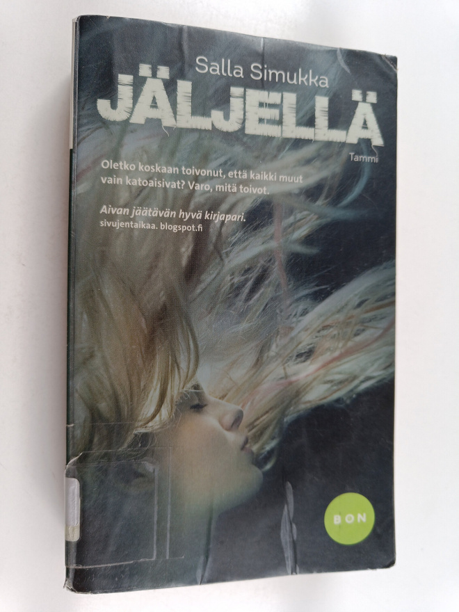 Salla Simukka : Jäljellä ; Toisaalla (yhteisnide)