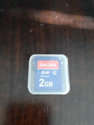 Sandisk 2 GB muistikortti
