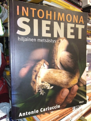 Carluccio : Intohimona sienet  ( SIS POSTIKULU)