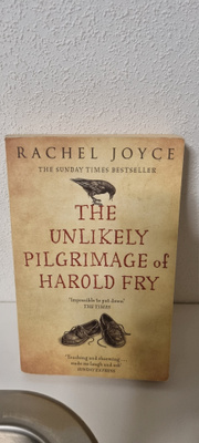 Rachel Joycen kirjoittama menestysromaani nimeltä "The Unlik