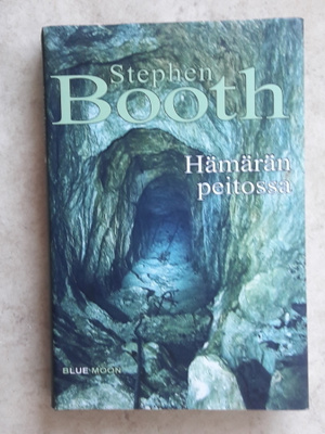 Stephen Booth: Hämärän peitossa, sid.