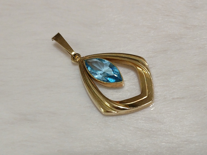 Vintage gold dubble riipus sinisellä kivillä