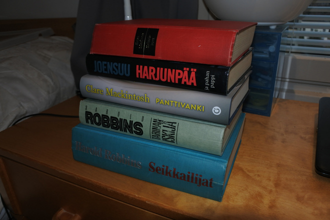 5 - sidottuja kirjoja 1€ kappale