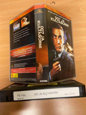 007 ja kultasormi