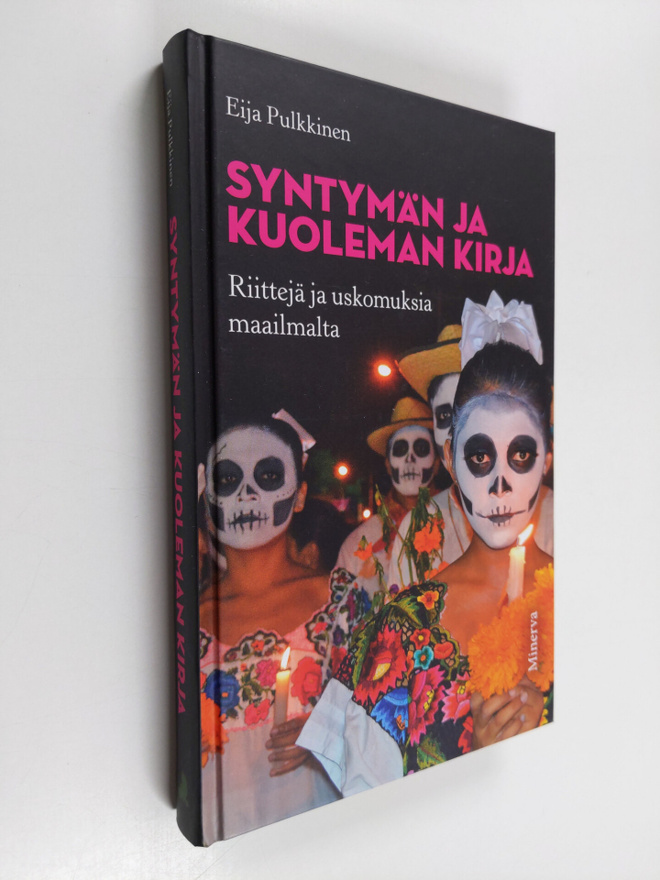 Eija Pulkkinen : Syntymän ja kuoleman kirja : riittejä ja...