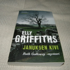 Elly Griffiths Januksen kivi  -nid - pikkukuva 1