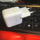 Apple 10 W USB-virtalähde ja lightning USB- kaapeli - pikkukuva 1