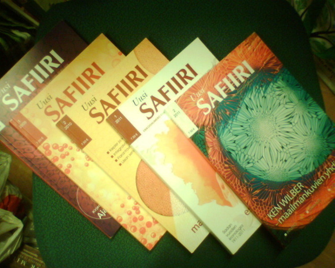 5 kpl UUSI SAFIIRI -lehtiä v. 2009-2011 (Sis.pk:t)
