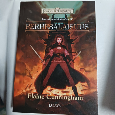 Elaine Cunningham : Perhesalaisuus