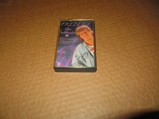 KASETTI: Frederik: Uhri Rakkauden v.1989