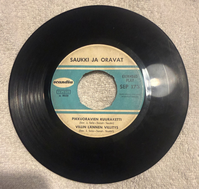 SAUKKI JA ORAVAT 7" EP - 4 SONGS