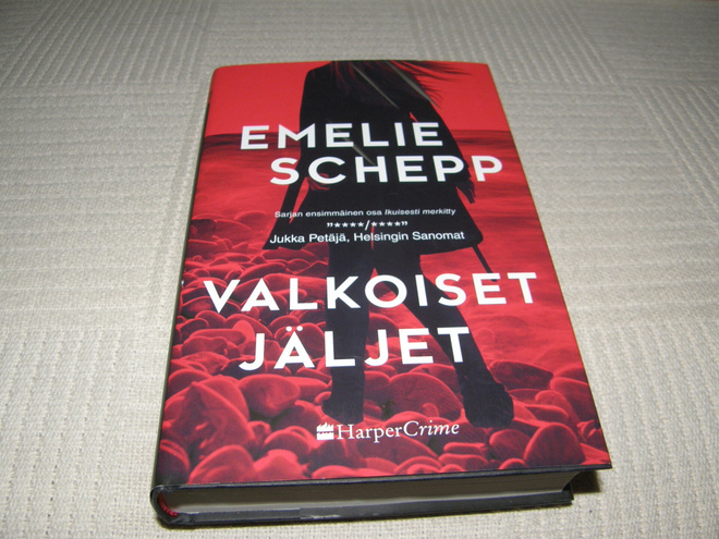 Emelie Schepp Valkoiset jäljet  -sid