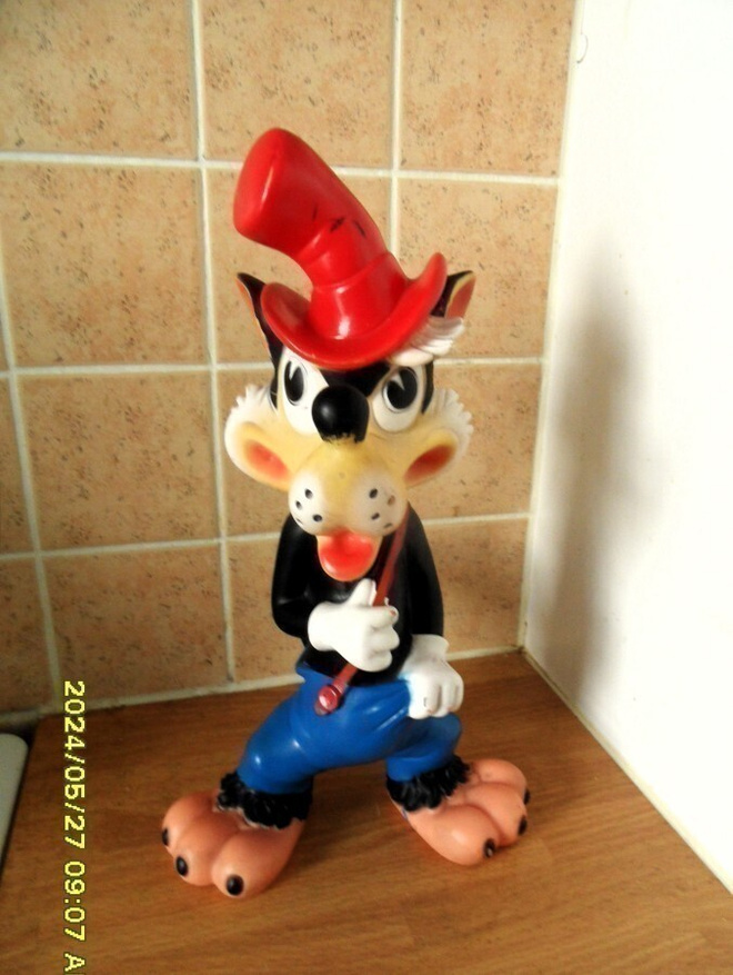 SUPERHARVINAINEN 60-70-LUVUN DISNEY SEPE SUSI FIGUURI 30 cm
