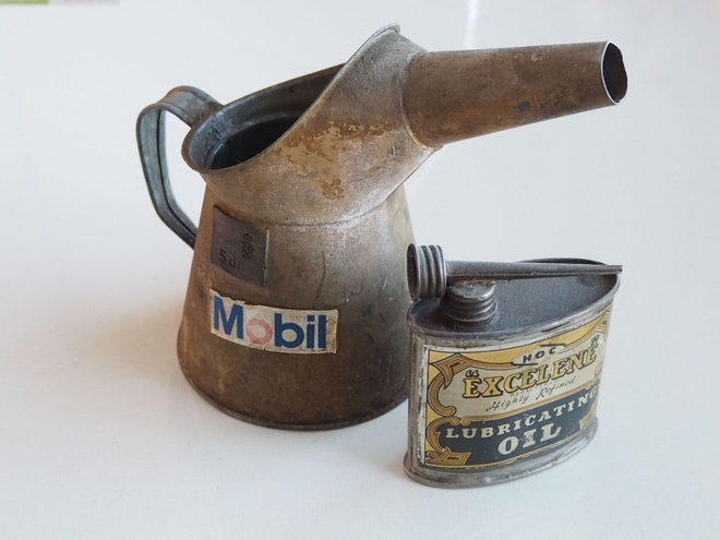 Vanha Mobil öljykannu 0,5l.